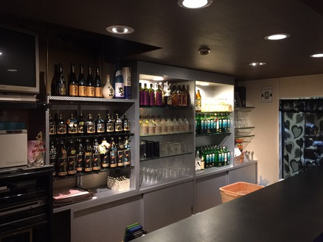 ボトル棚シート貼り工事