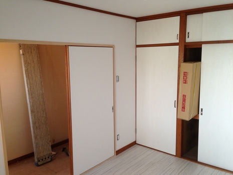 フローリングからホワイトウッドタイルへ貼り替え