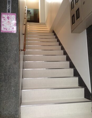 名古屋栄Hビル階段床貼替工事