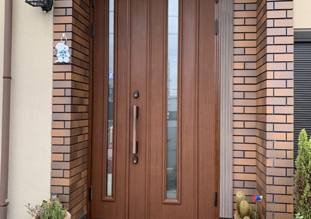 K様邸玄関扉ダイノックシート貼り