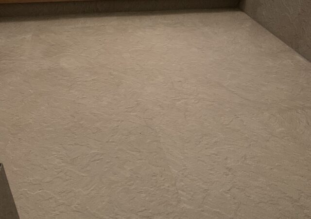 戸建改修工事玄関土間タイル下地に塩ビフロアタイル貼り工事