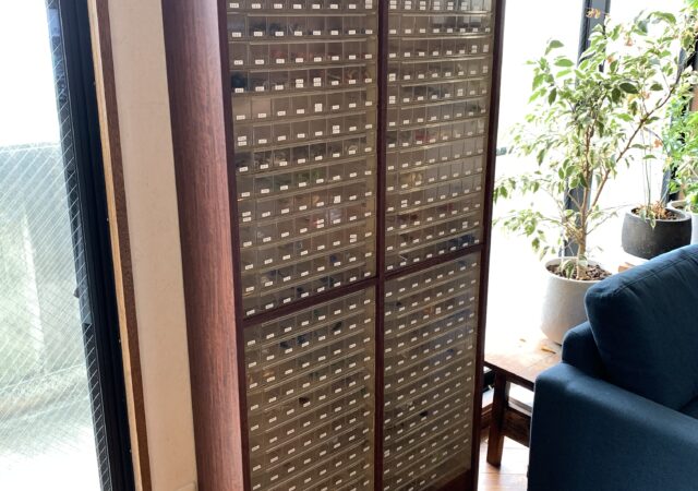 I様邸棚ダイノックシート貼り工事