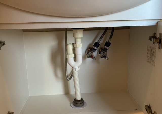 洗面台収納シート補修工事