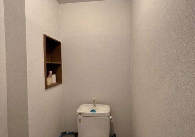 トイレ壁・床施工