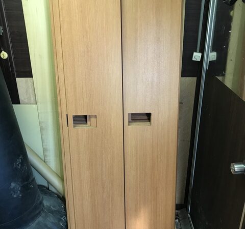 ロッカー扉シート貼り工事