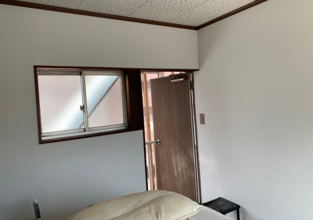 工場休憩室、給湯室クロス工事